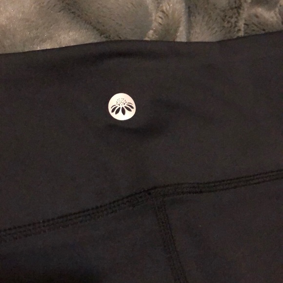 NWOT Senita Alpine Laser Cut Leggings - Picture 3 of 3